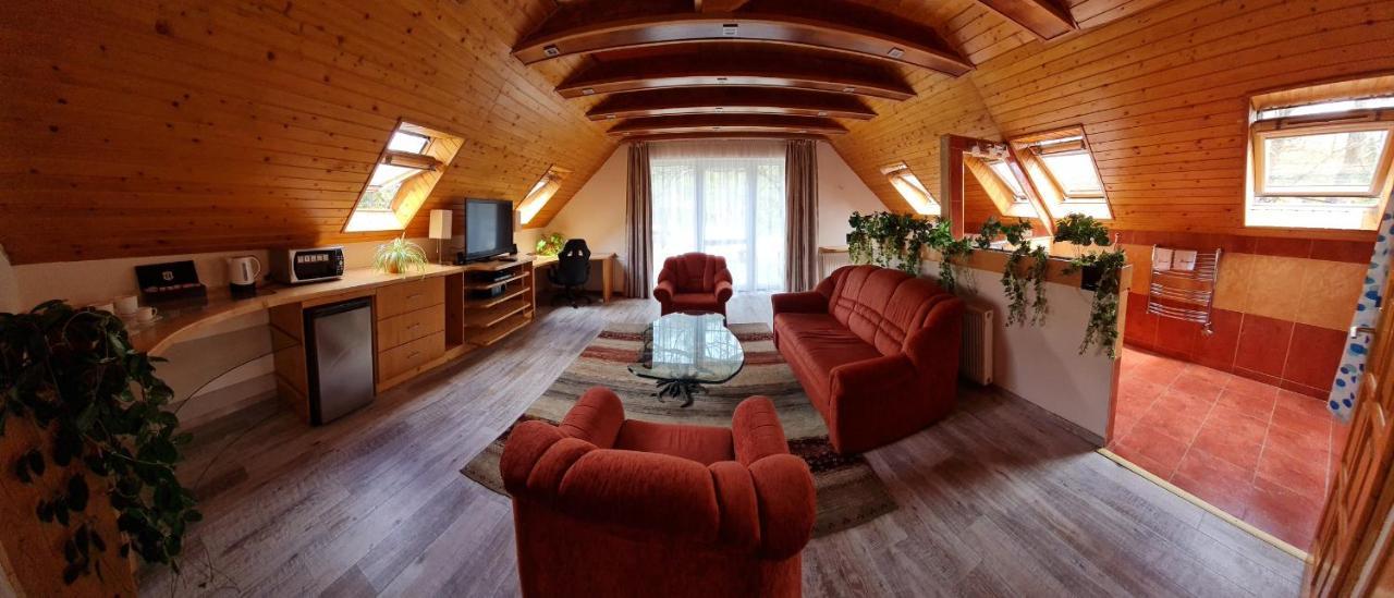 Platan Panzio Hotel Dobogoko Buitenkant foto
