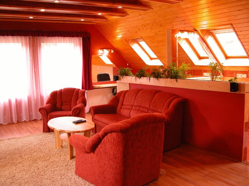Platan Panzio Hotel Dobogoko Buitenkant foto