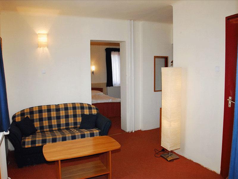 Platan Panzio Hotel Dobogoko Buitenkant foto
